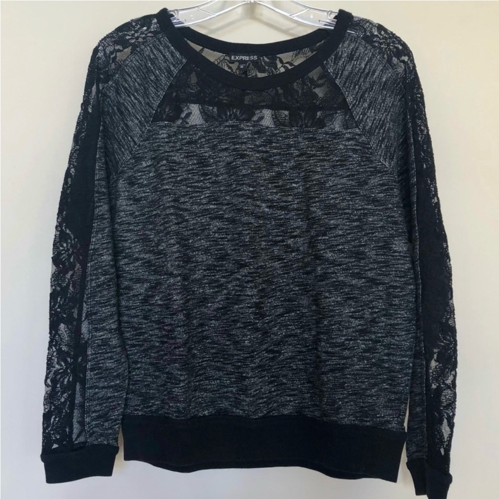 🌸$6🌸 Express Top with Lace Trims